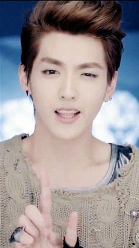 耍的了酷，卖的了萌，就连光头也是帅呆了，长腿欧巴凡先生