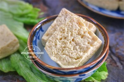 ​在家做冻豆腐，记住“先蒸后冻”，蜂窝大，不粘连，比买的卫生
